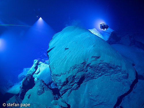 Standbild aus dem Film Desert Cave Diving -  A Journey into Infinity