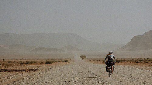 Standbild aus dem Film Same Sun - Mit dem Fahrrad durch Afrika