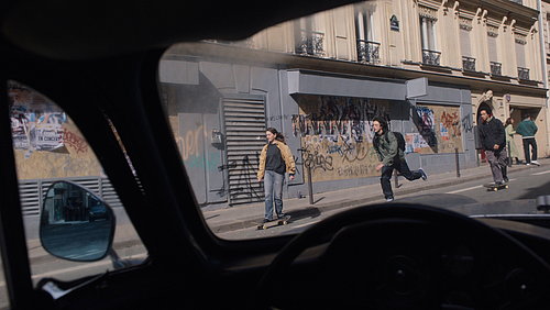 Standbild aus dem Film Father Mother Sister Brother