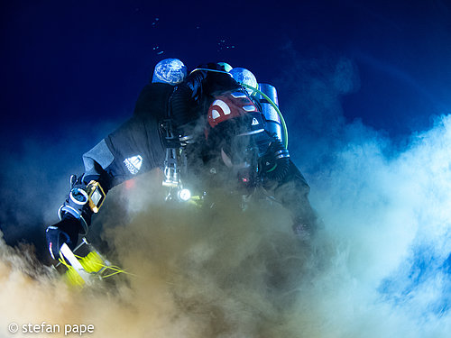 Standbild aus dem Film Desert Cave Diving -  A Journey into Infinity