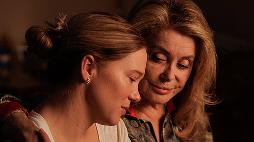 Standbild aus dem Film Gentle Monster