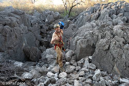 Standbild aus dem Film Desert Cave Diving -  A Journey into Infinity