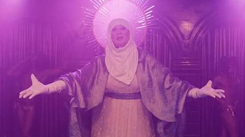 Standbild aus dem Film Queens of the Dead